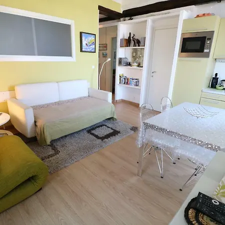 Apartment 1 Bedroom Suquet, 6 Min From The Palais, Balcony & Port View 220